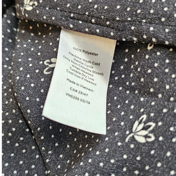 Talbots Boho Dotted Floral Long Sleeve V-Neck Top Women Size M Black White Work - Picture 5 of 5